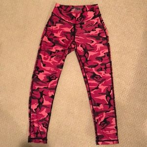 Camo capri leggings XS